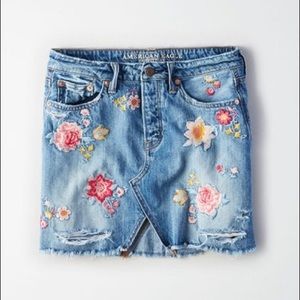 AMERICAN EAGLE floral embroidered denim mini high